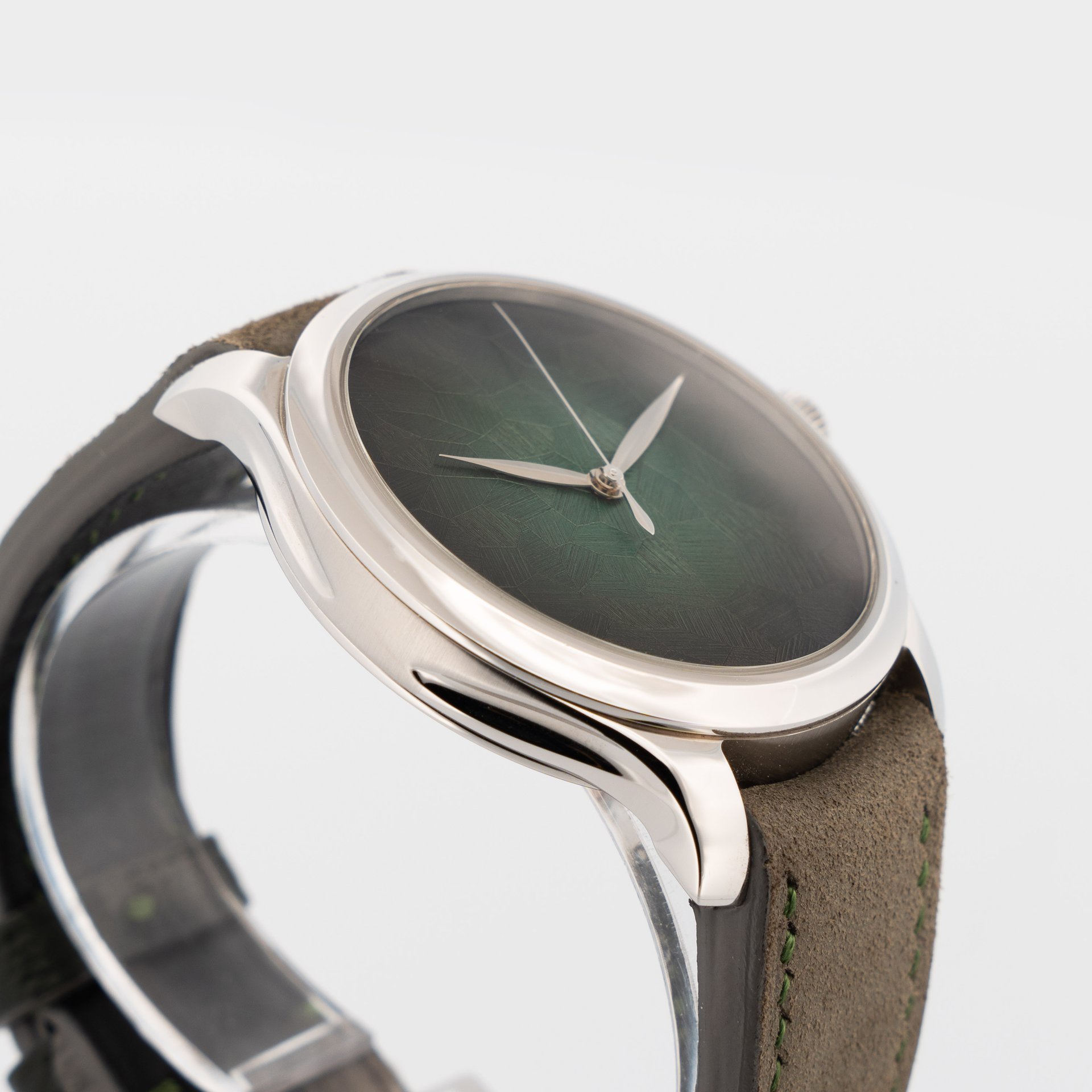 H. MOser _ Cie Endevaour Centre Seconds Concept-WEB-3.jpg