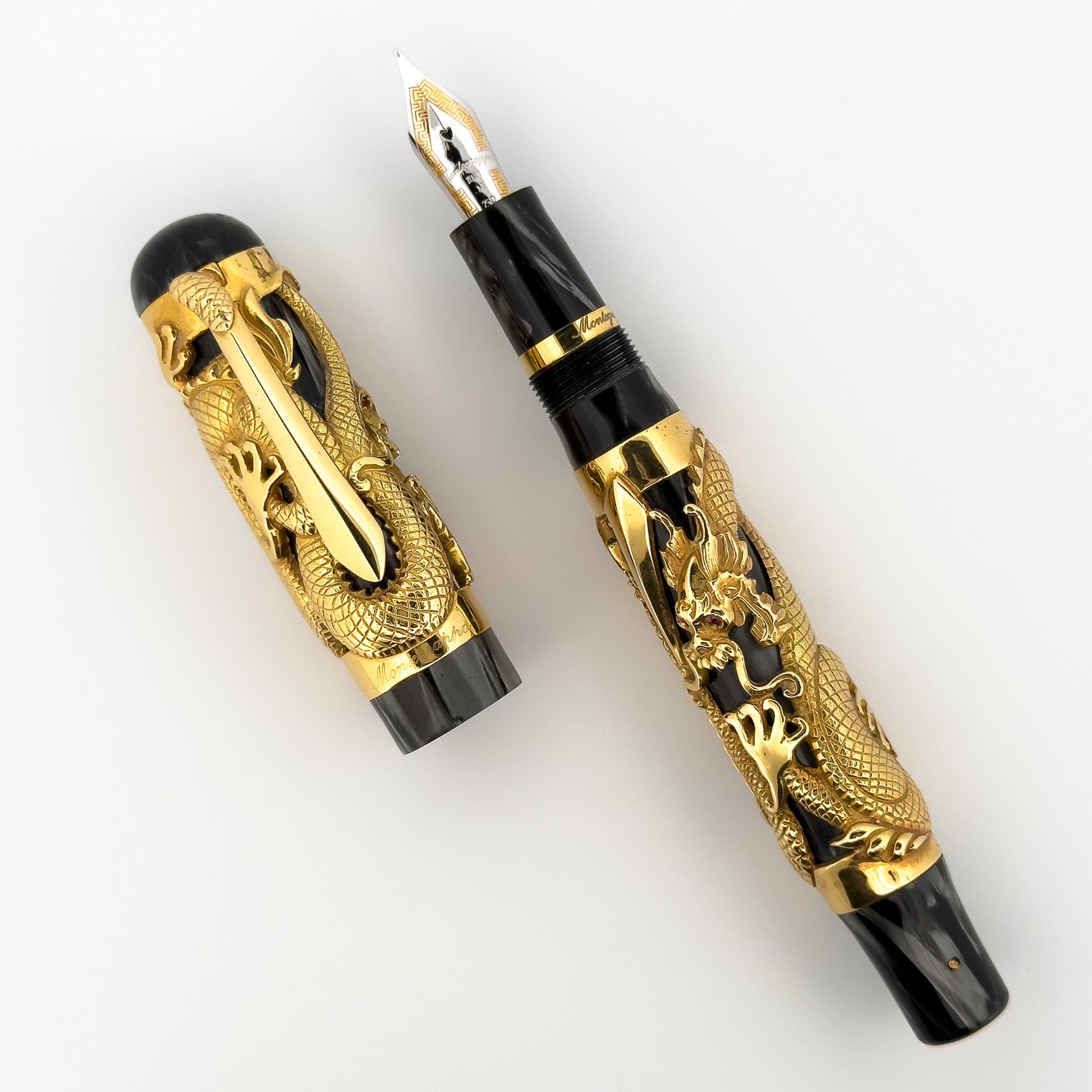 5-Montegrappa Black Gold Dragon Fountain Pen-1.jpg