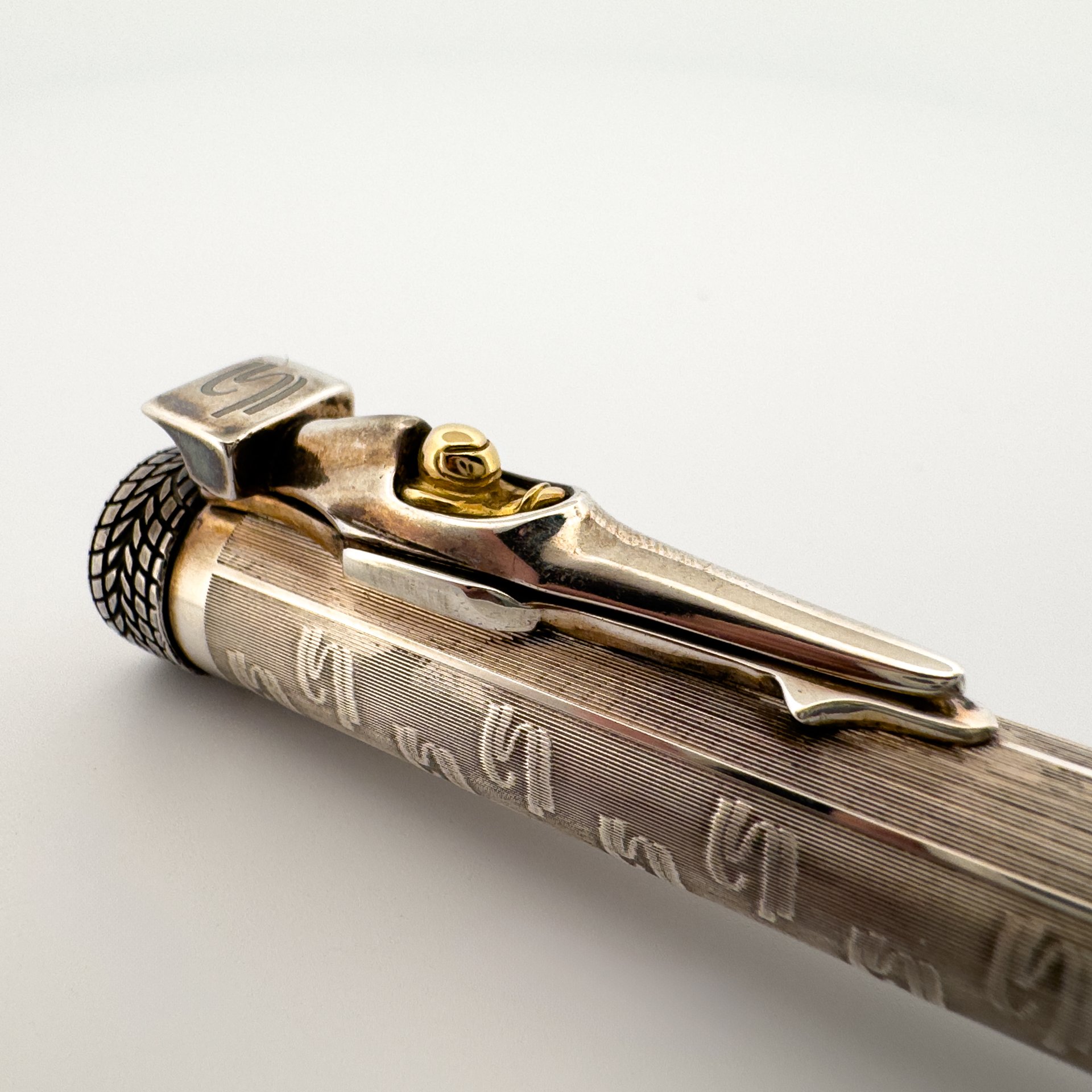 2-Montegrappa Tribute to Ayrton Senna Fountain Pen Silver-5.jpg