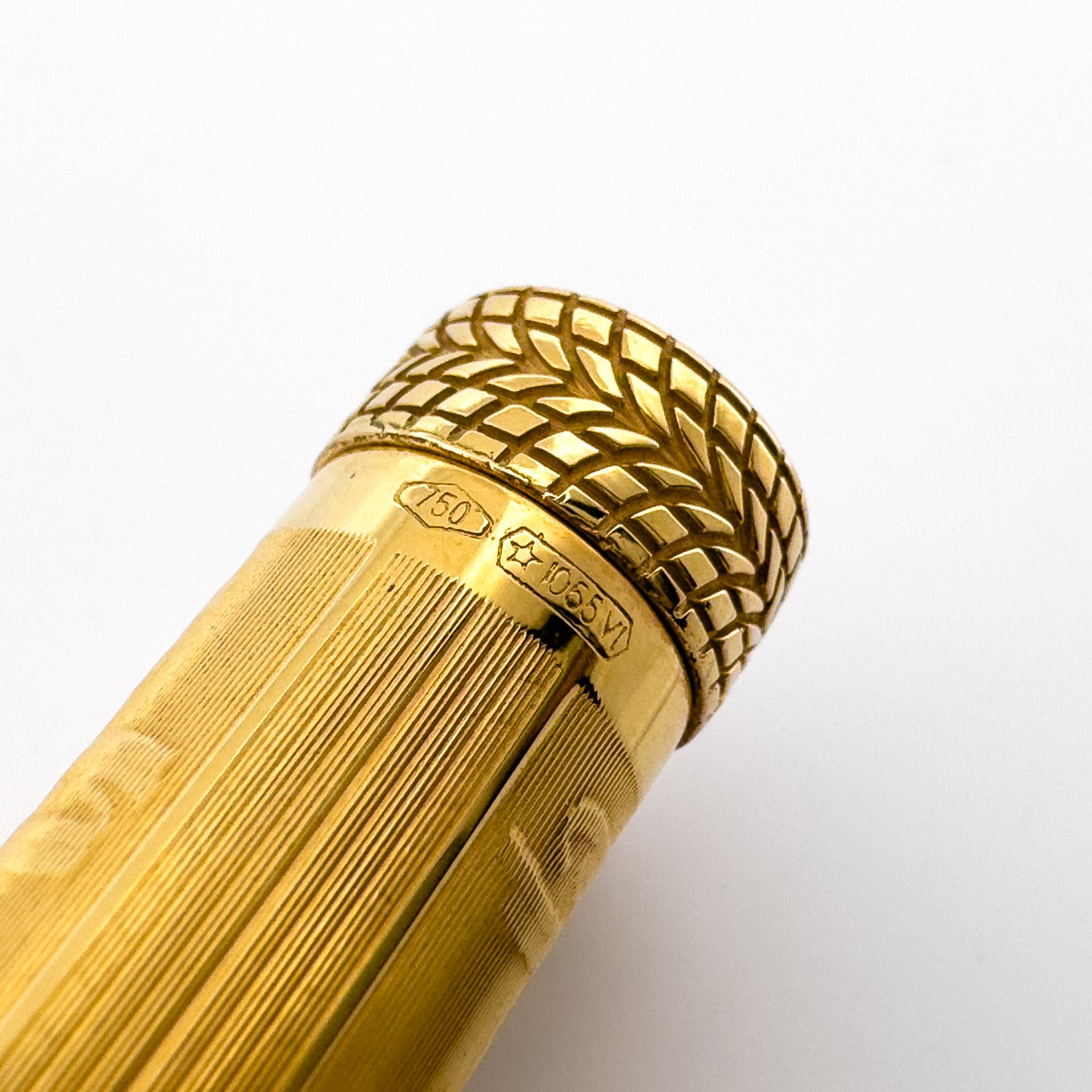 1-Montegrappa Tribute to Ayrton Senna Fountain Pen Gold-5.jpg