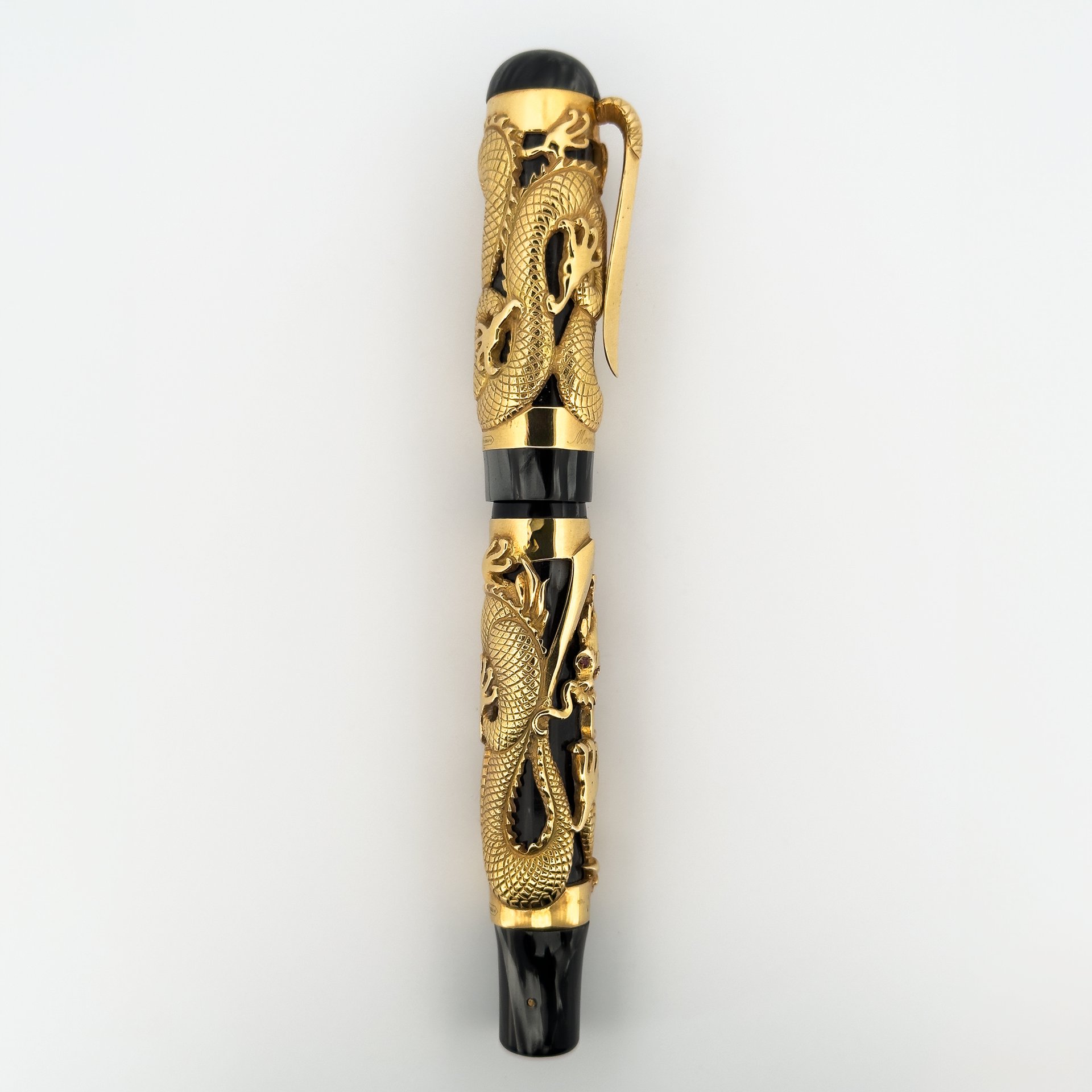 5-Montegrappa Black Gold Dragon Fountain Pen-3.jpg