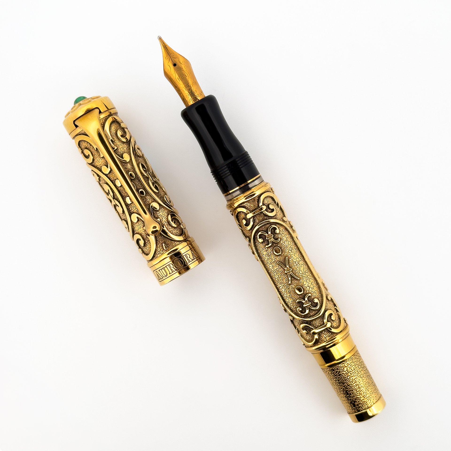 13-Aurora-Benvenuto-Cellini-Gold-Fountain-Pen-1.jpg