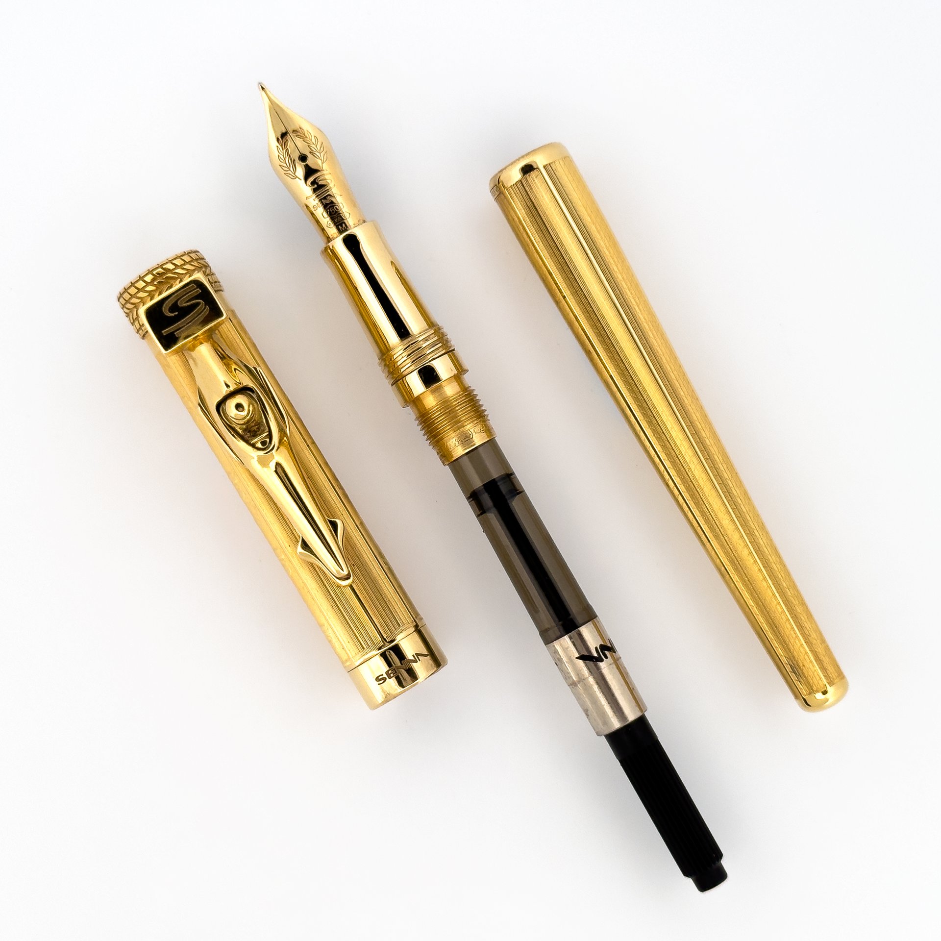 1-Montegrappa Tribute to Ayrton Senna Fountain Pen Gold-1.jpg