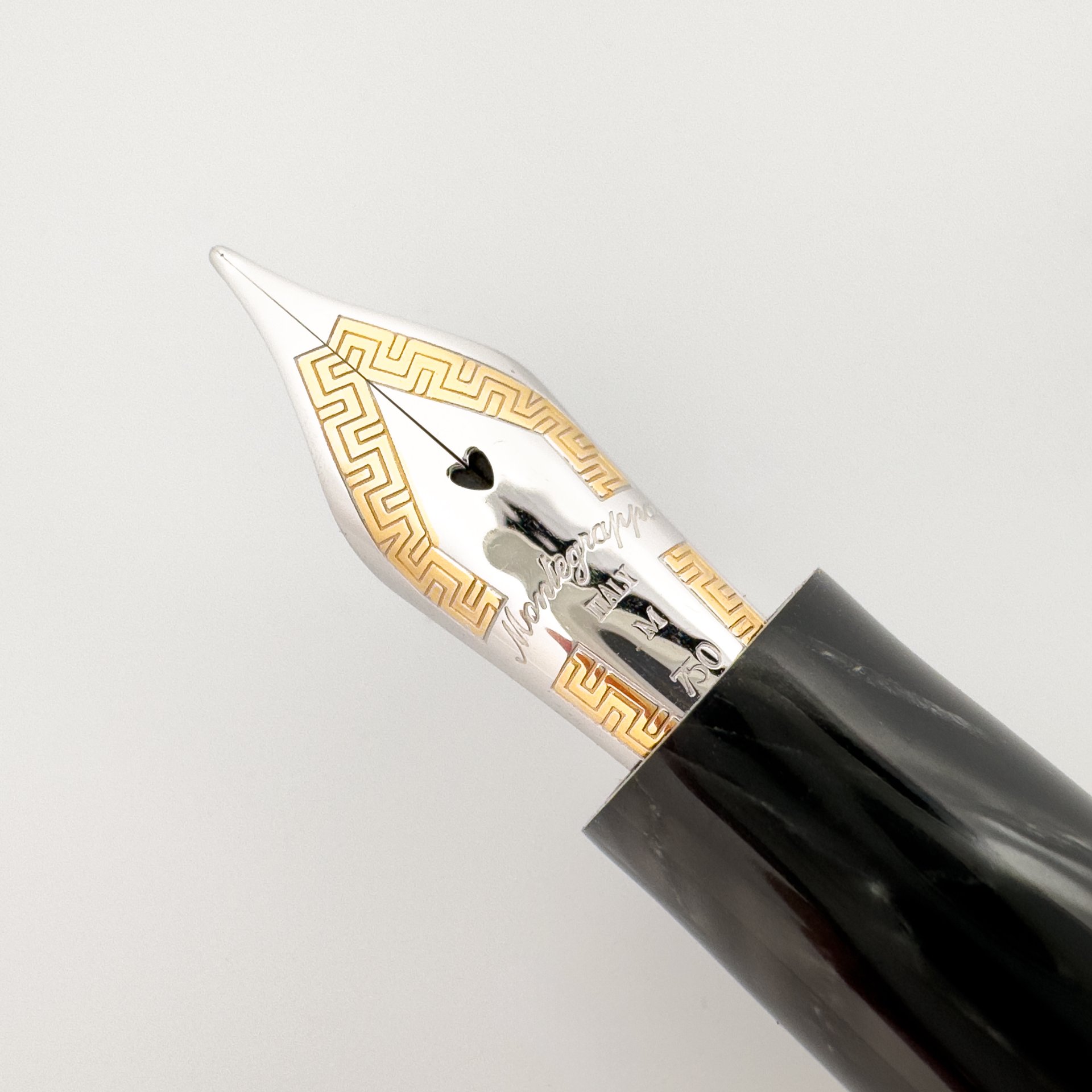 5-Montegrappa Black Gold Dragon Fountain Pen-8.jpg