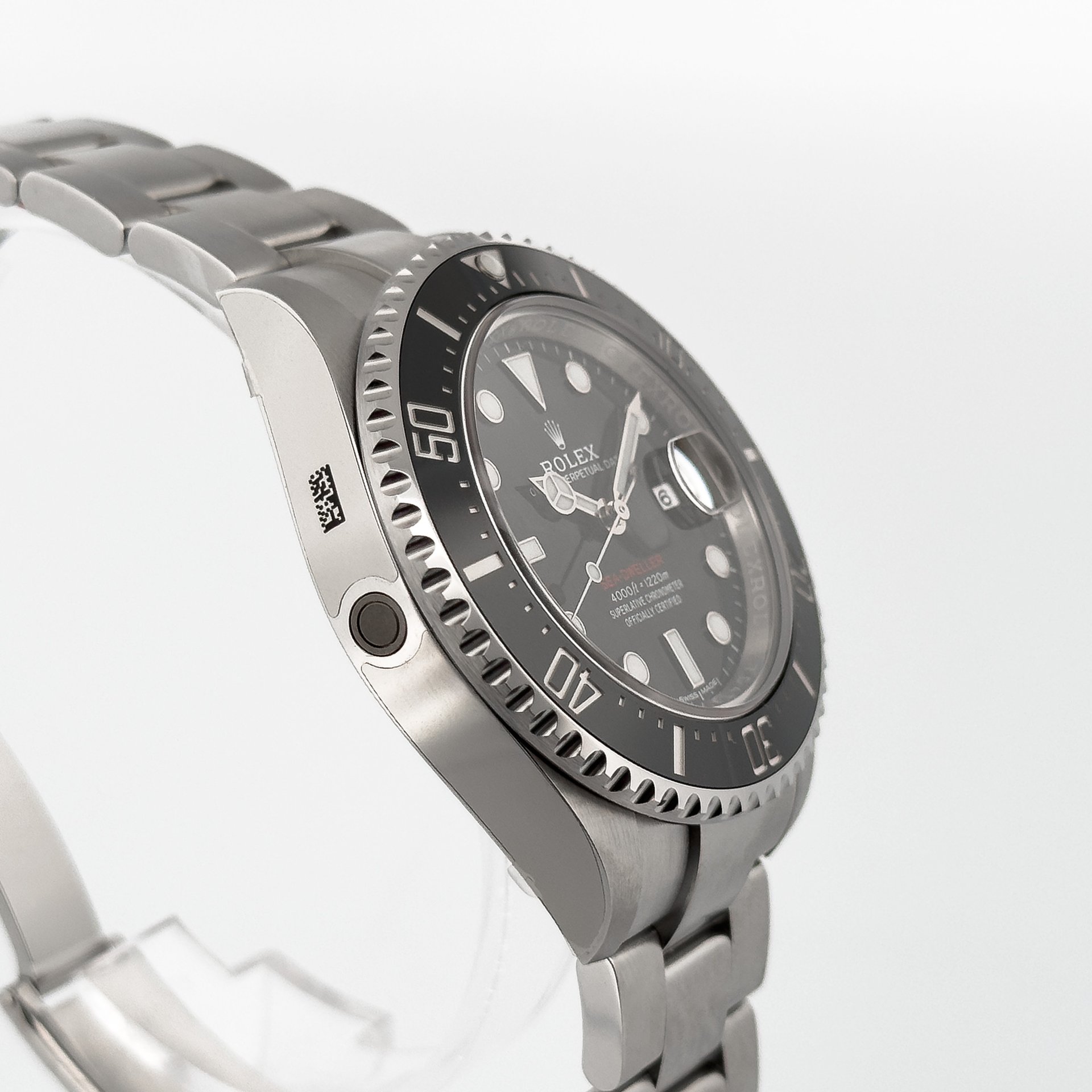 Rolex-Oyster-Perpetual-Sea-Dweller-126600-2.jpg