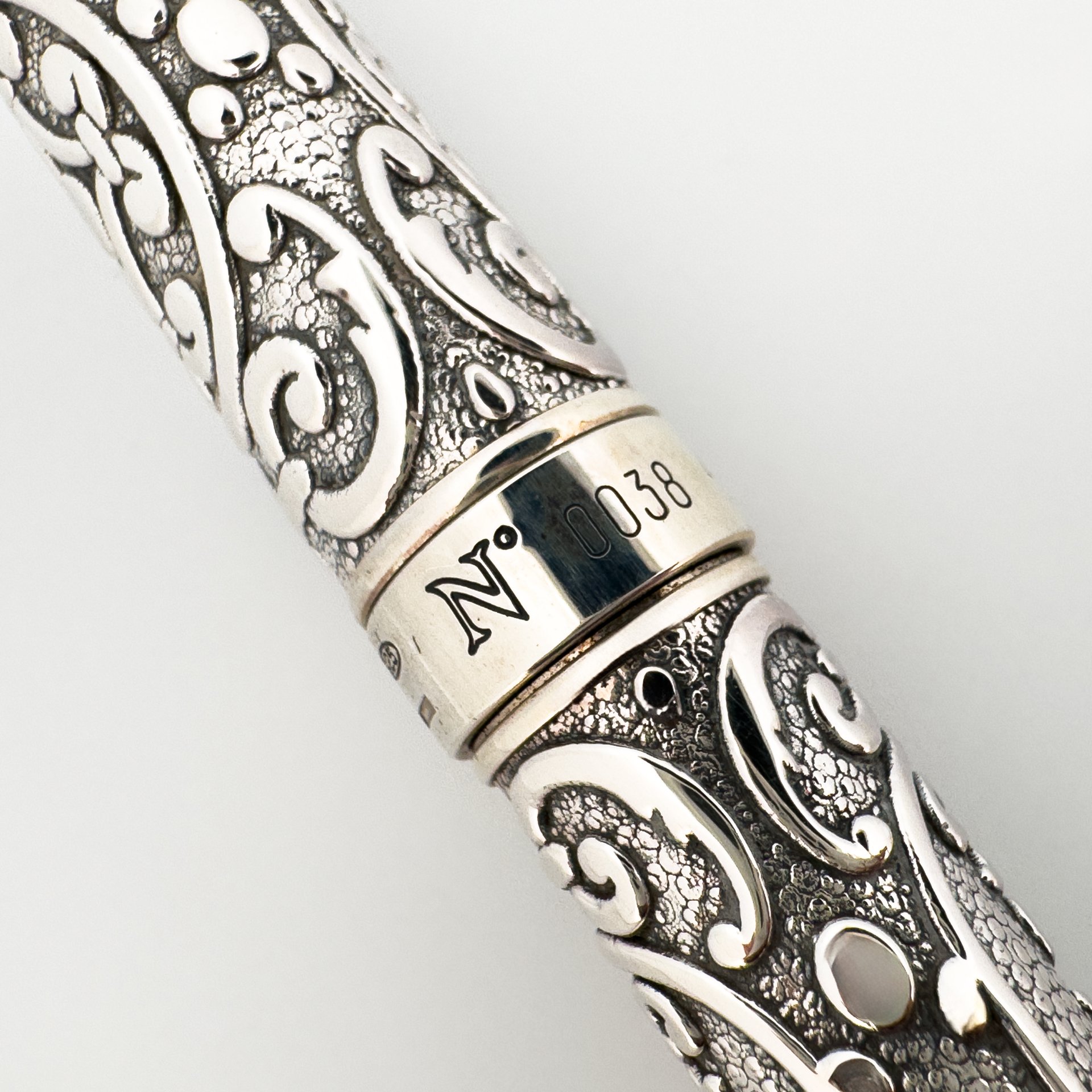 14-Aurora-Benvenuto-Cellini-Silver-Fountain-Pen-6.jpg