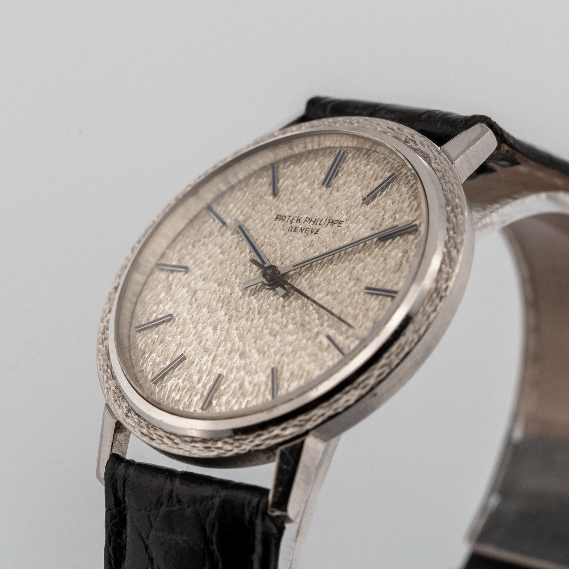 Patek Philippe Calatrava 18K Ref. 3569-4.jpg