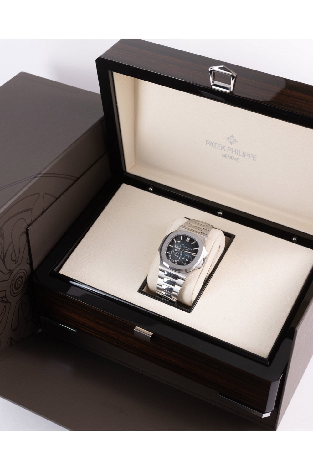 patek-philippe-nautilus-5712-1a-001-2020-p3210-16550_image.jpg