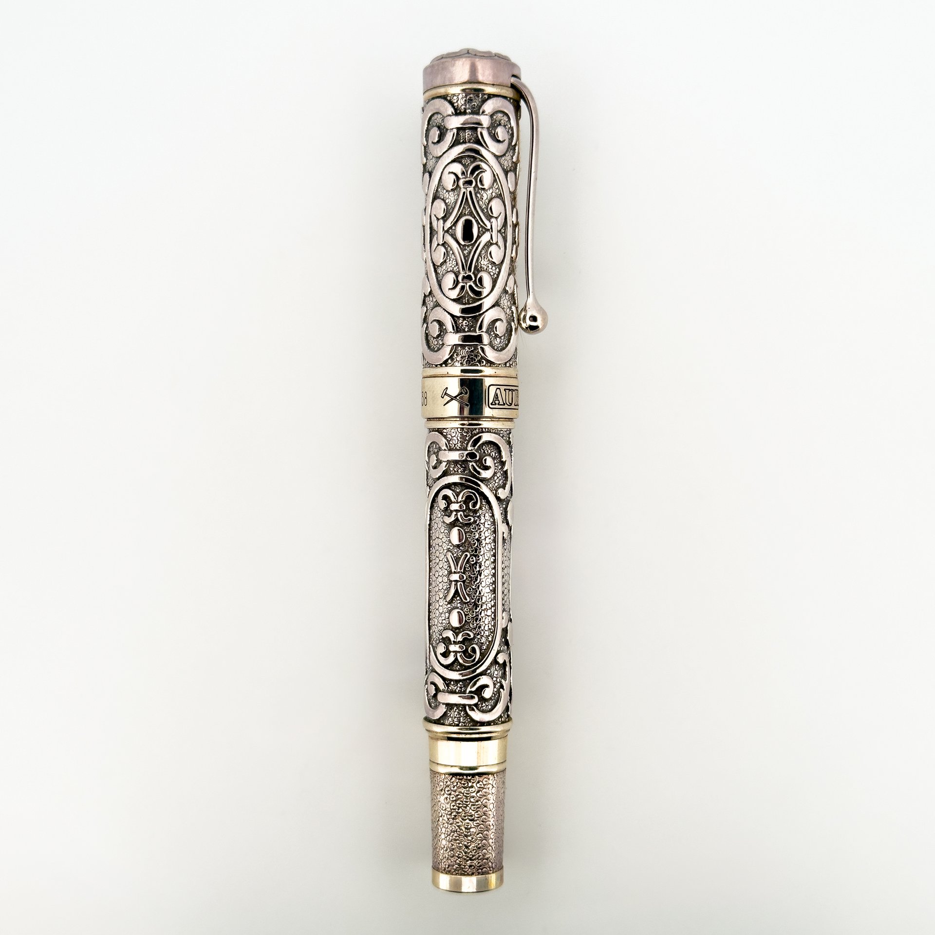 14-Aurora-Benvenuto-Cellini-Silver-Fountain-Pen-3.jpg